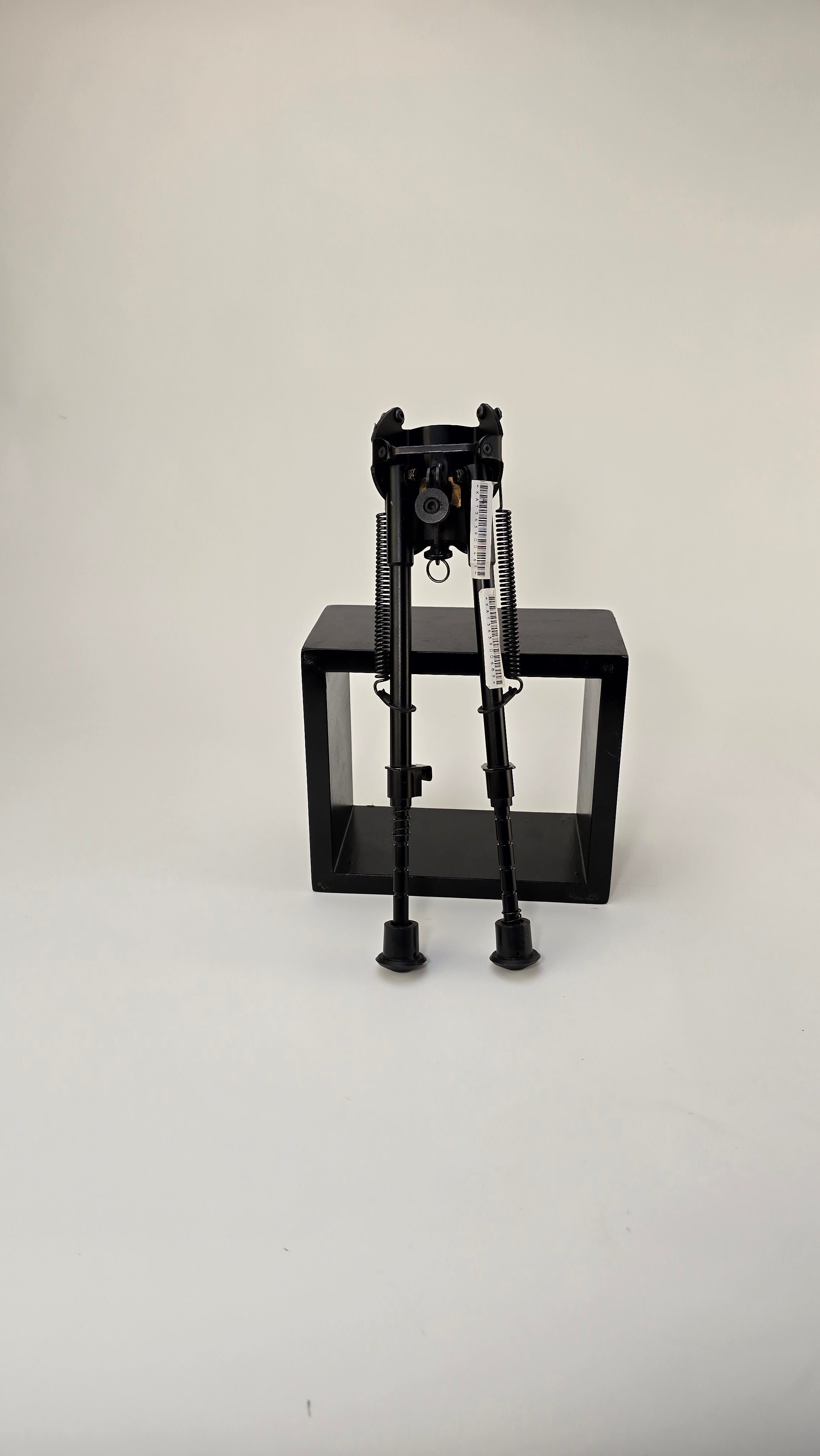 Magpul M4 LE6920 Bipod for Colt | Bipod Mount With MOE Handguard - khan American Tools